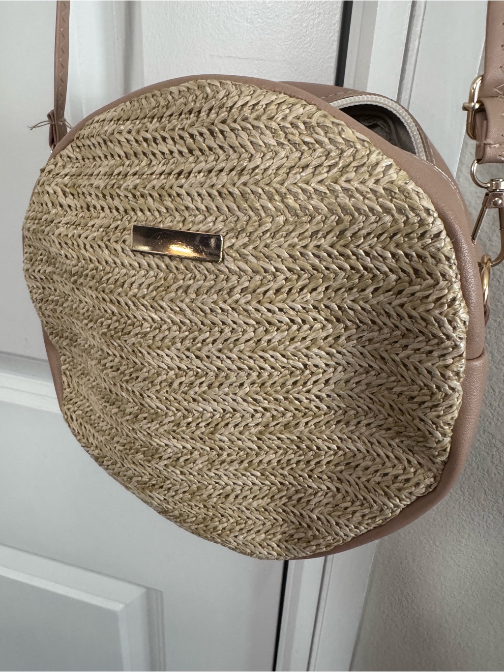 Source Unknown Beige Straw Round Crossbody Bag With Gold Accent